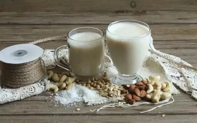 驼奶粉适合有肝肾问题的老人喝吗,羊奶粉和驼奶粉哪个适合老人喝