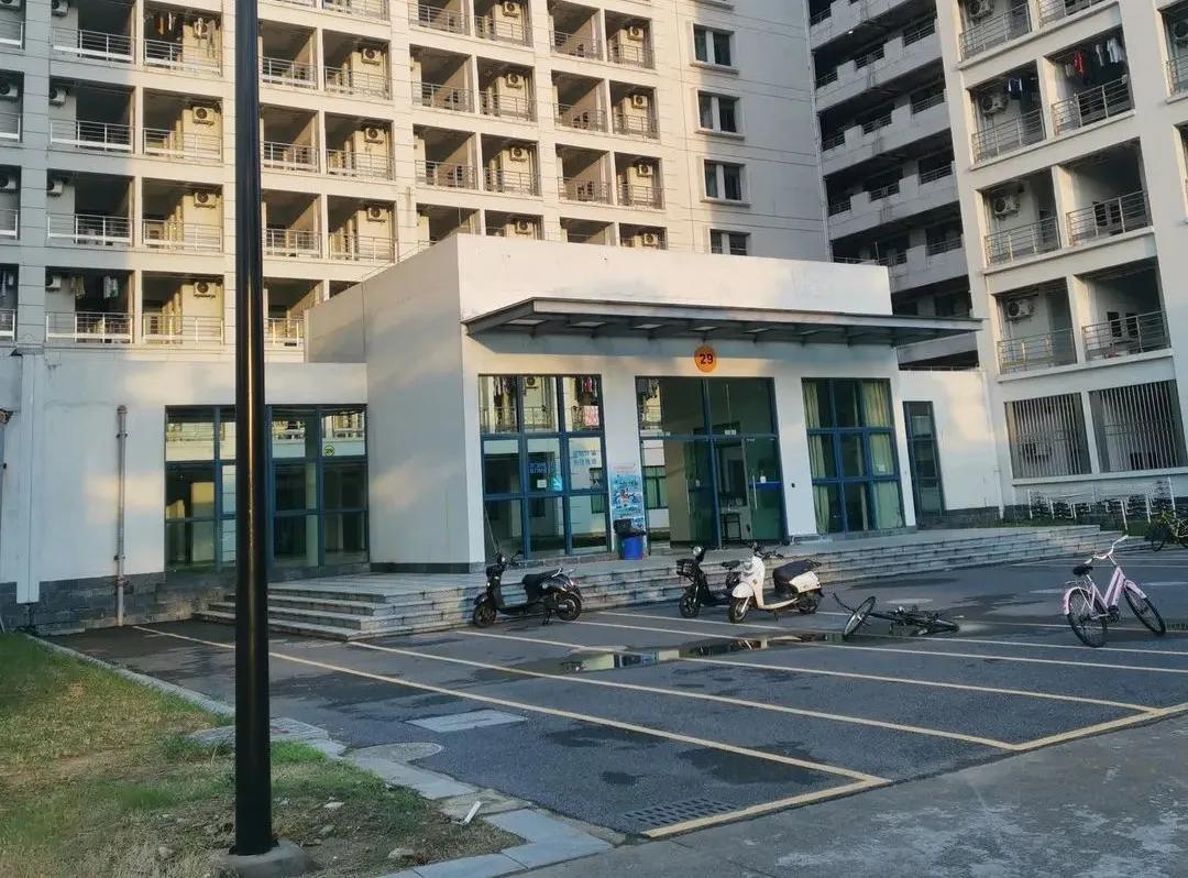 深职宿舍真实现状,深职吊打985