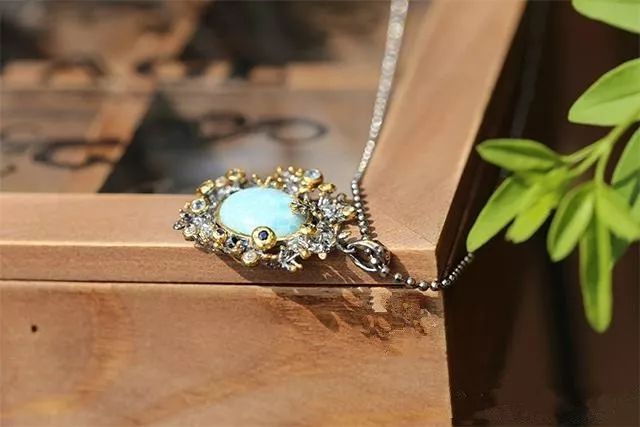 在户外挖到这样宝石千万别扔掉,不怕太阳暴晒的宝石