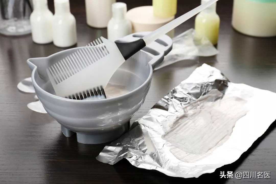 头皮大面积溃烂结痂是什么病,头皮溃烂发痒流脓