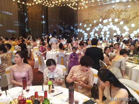 山东东营：数百美女云集酒店华丽登场气势逼人