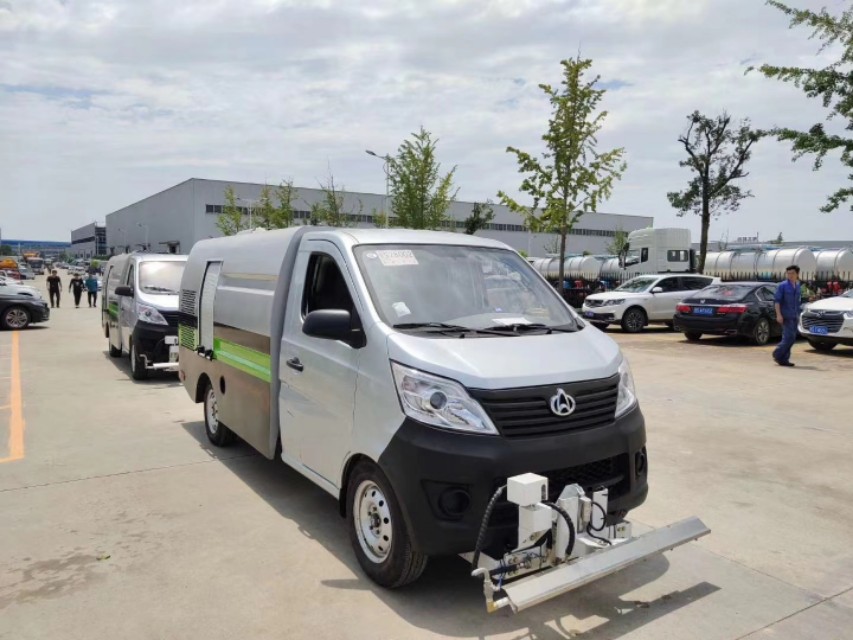 长安路面养护车价格,长安路面养护车加装喷雾