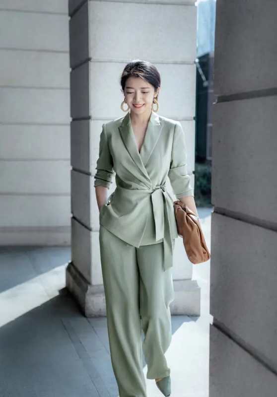 三木又带火了一种穿搭,三木打造复古风衣服