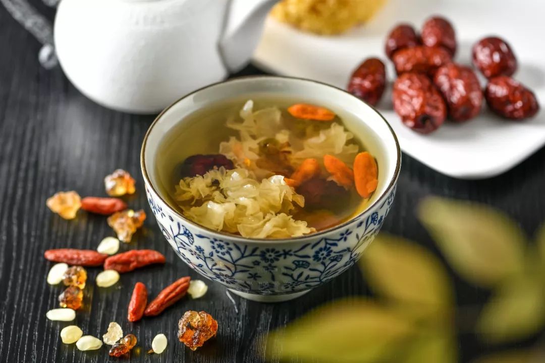 睡觉时流口水是什么原因怎么治,睡觉流口水的原因和治疗方法