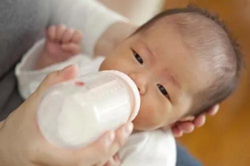 各月龄宝宝奶量时间表,不同月龄宝宝需要补多少钙