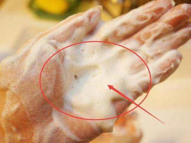 鼻子挤出一个洞怎么处理,鼻子挤出黄粒留下一个洞怎么处理