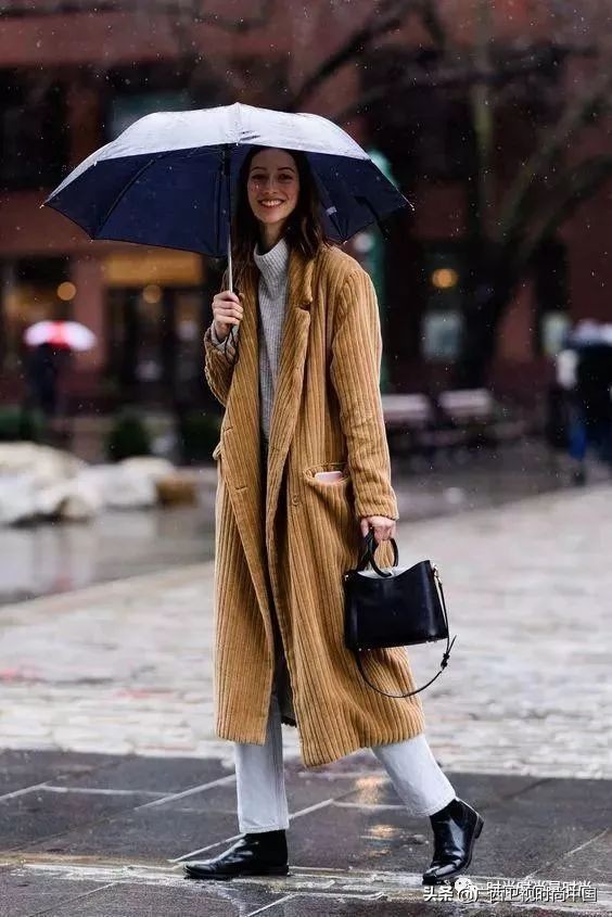 男灯芯绒裤子的搭法,灯芯绒中款穿搭