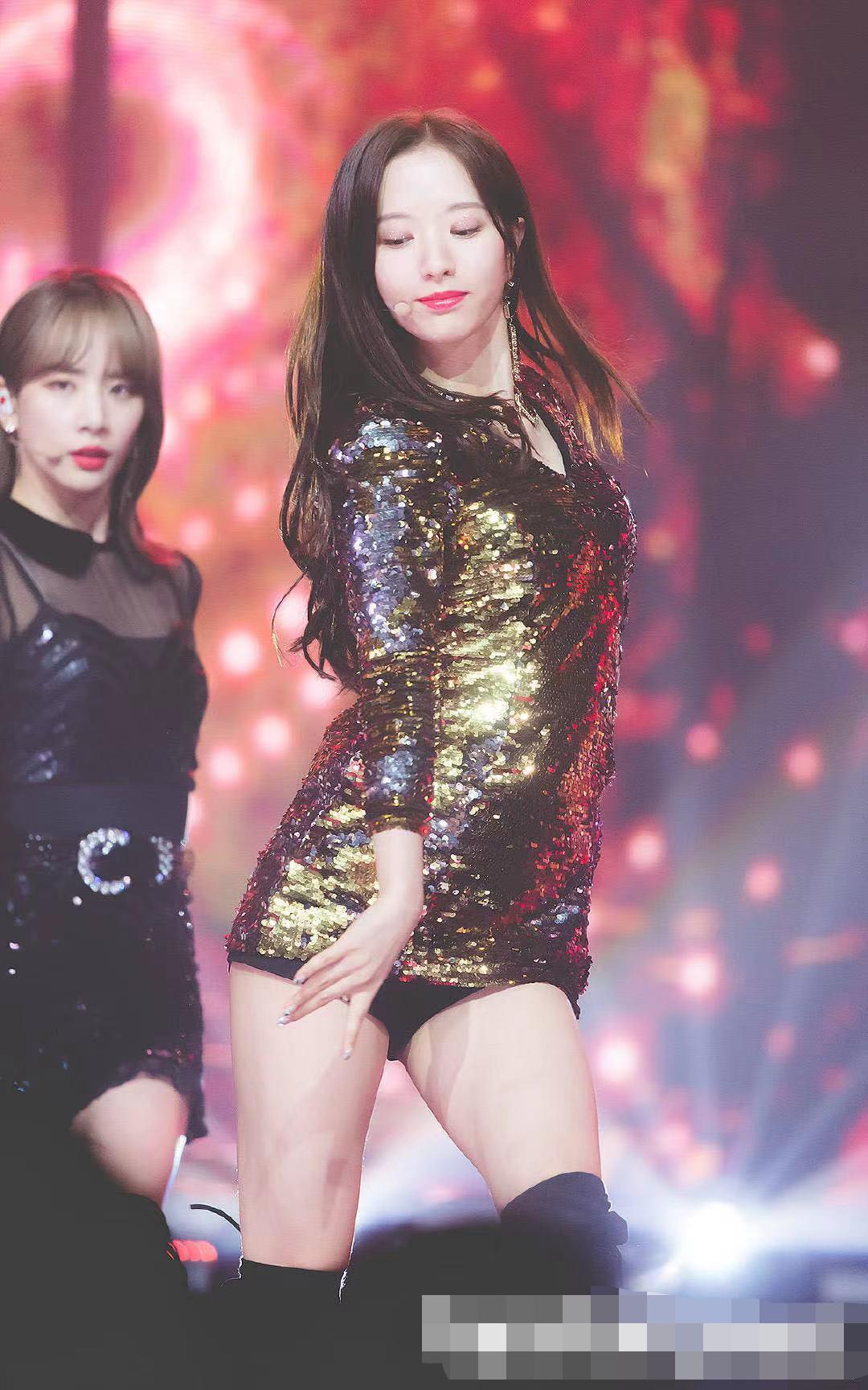 韩国女团跳舞被指博眼球,韩国女团舞台被指博眼球