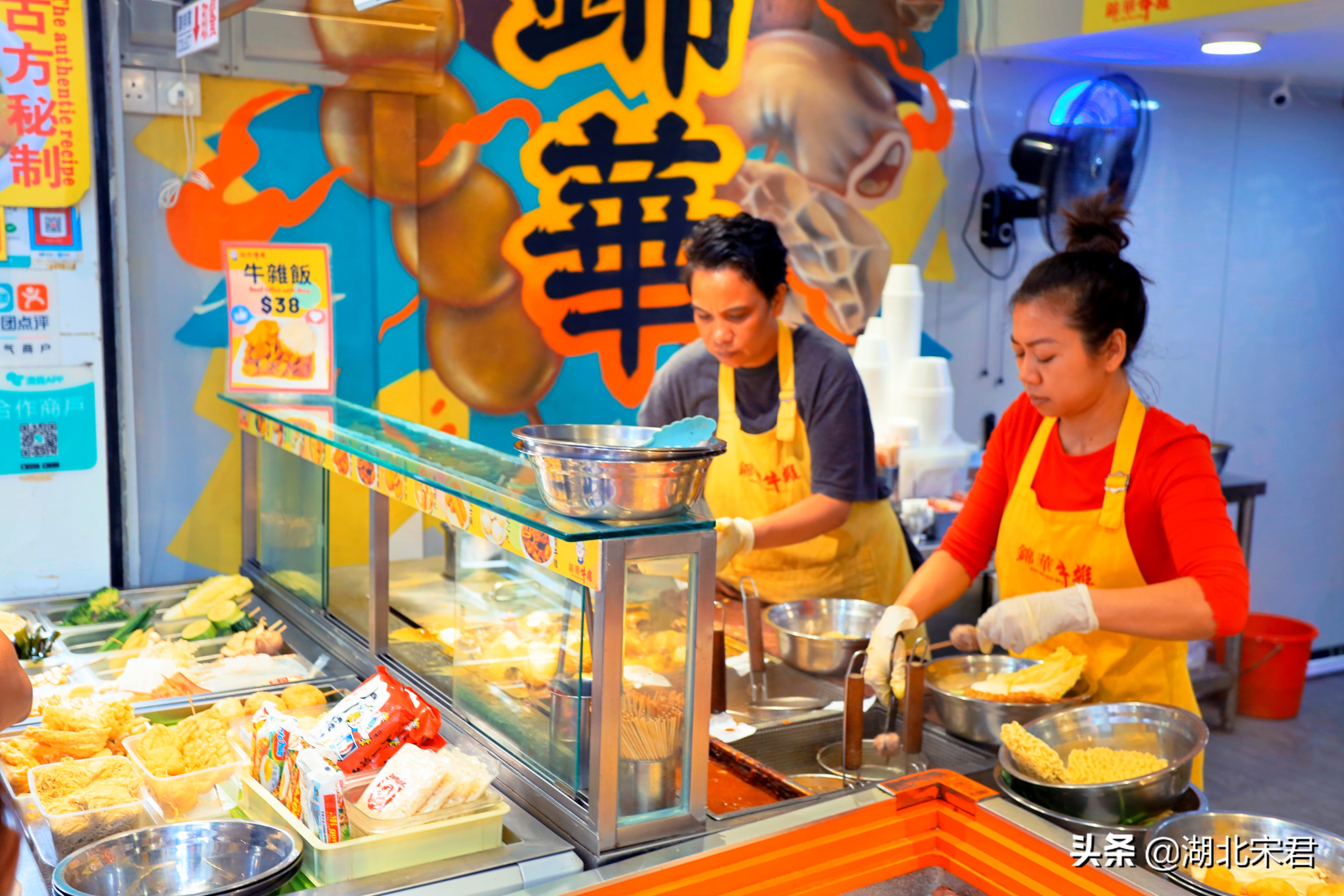 澳门街上也不见得多商业化但是就是喜欢在窄窄的街上走