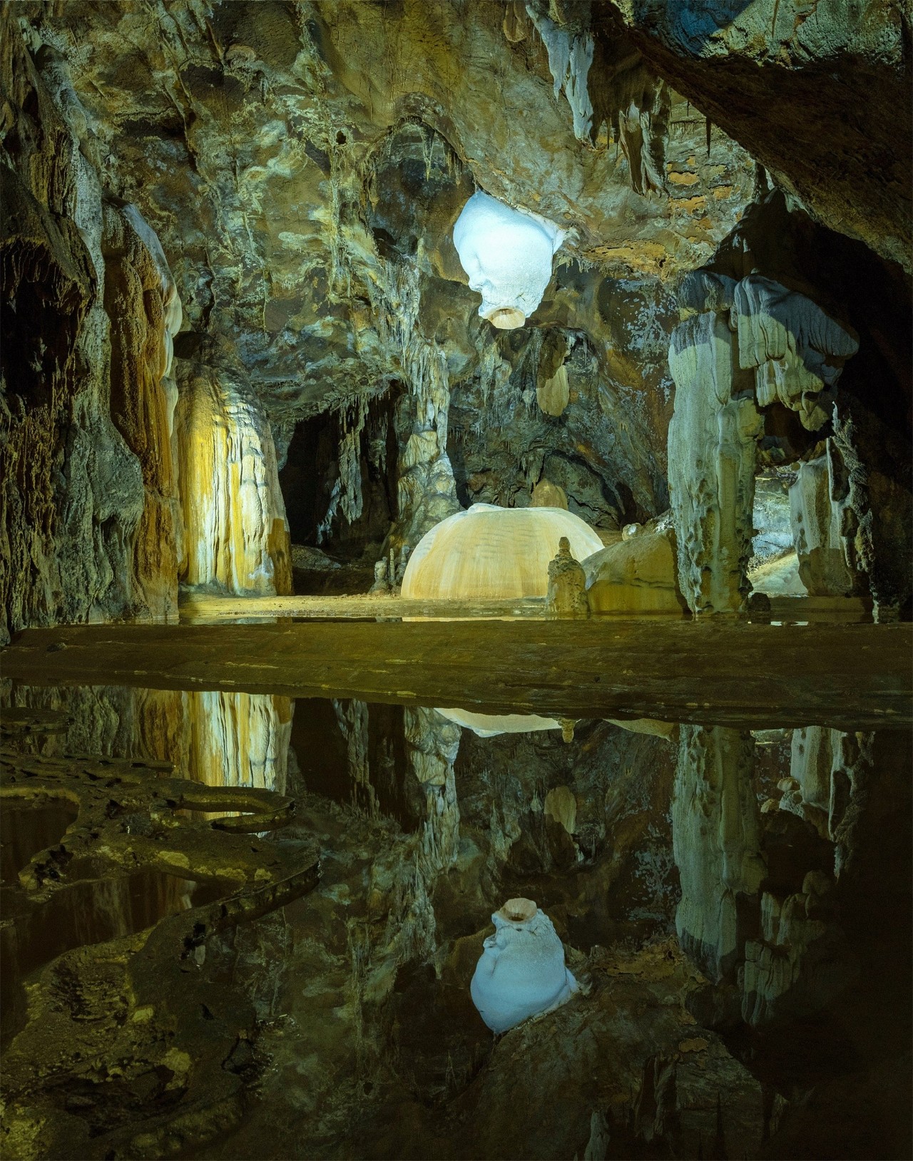 中国南方喀斯特的组成,中国南方喀斯特地貌原因