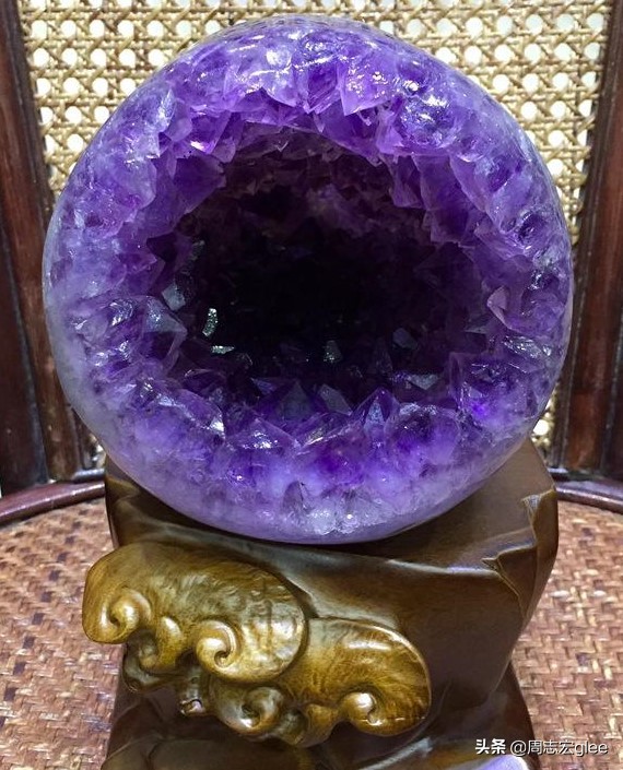 同为二氧化硅，为何玻璃与水晶有天壤之别？