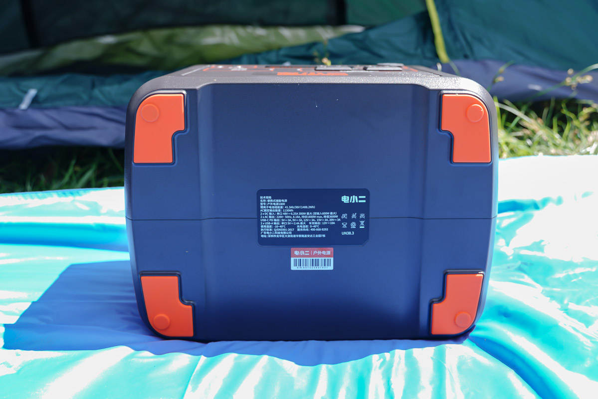 外出露营用电全靠它,电霸级别电小二户外电源1800W测评