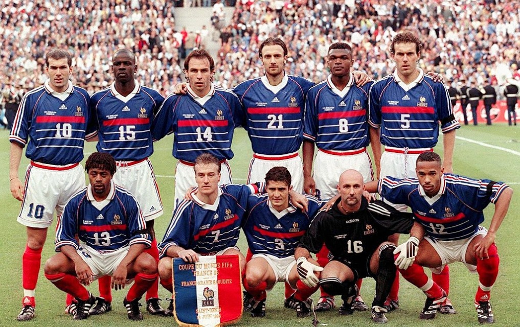 世界足坛历史地位前二十名排名,世界足坛谁的身价最高