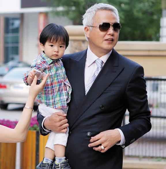 张庭50岁越活越潇洒,张庭50岁活成18岁让人羡慕的模样