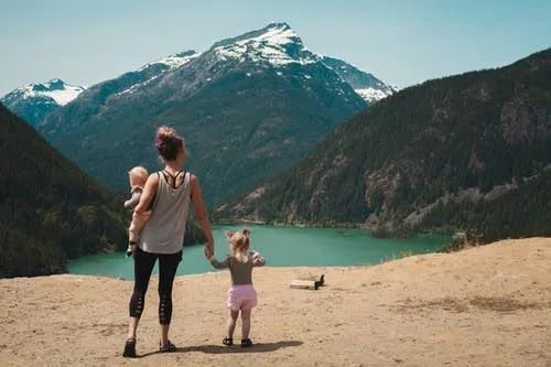 小孩多久可以训练自己上厕所,训练儿童上厕所最快的方法