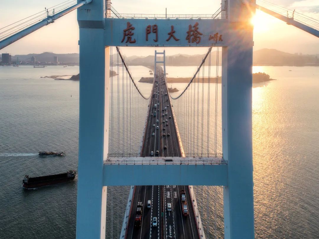 悬索桥受力是什么原理,悬索桥晃动问题如何解决