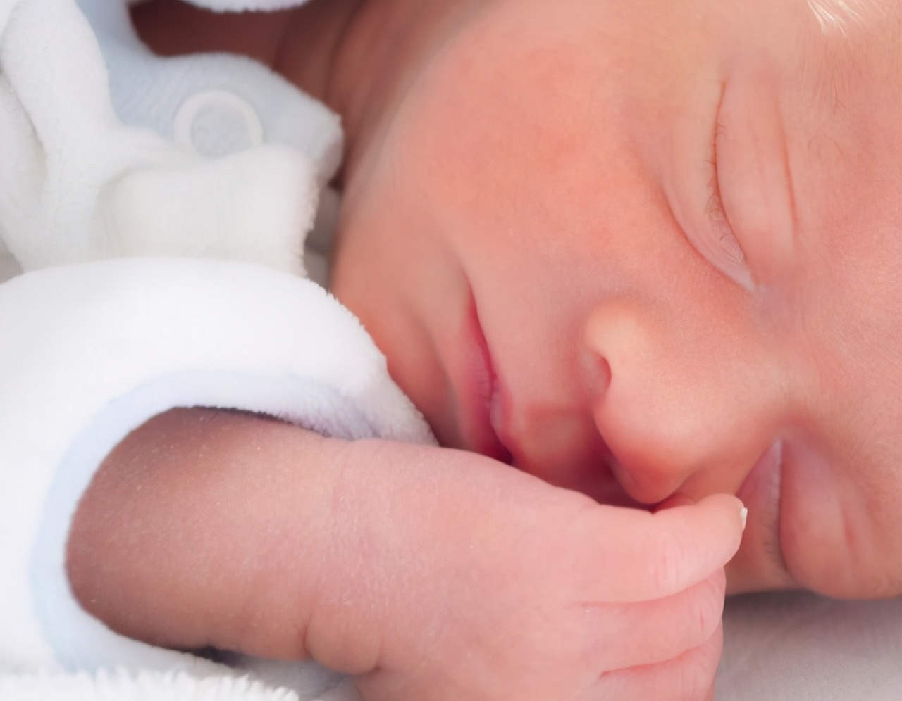 吵架导致羊水破，还好有一个宠溺和爱护我的老公，分娩这关这样过