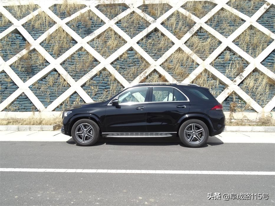 奔驰gle和梅赛德斯gle有什么区别,奔驰gle车型用什么轮胎