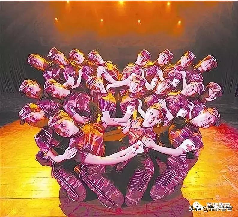 64军高炮团的“战士业余文艺演出队”