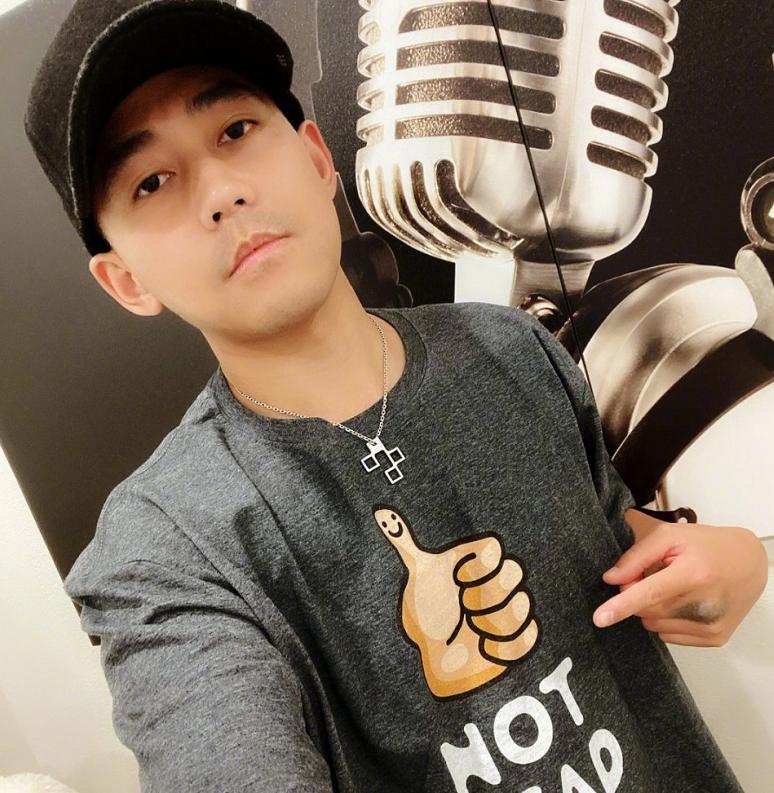 苏醒是摇滚歌手吗,苏醒早期唱歌