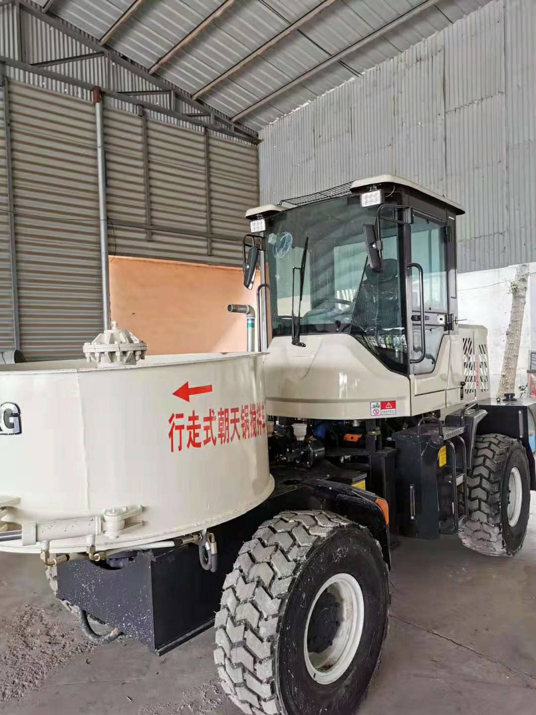 小型自动移动三轮混凝土搅拌车,可以搅干料的混凝土搅拌车
