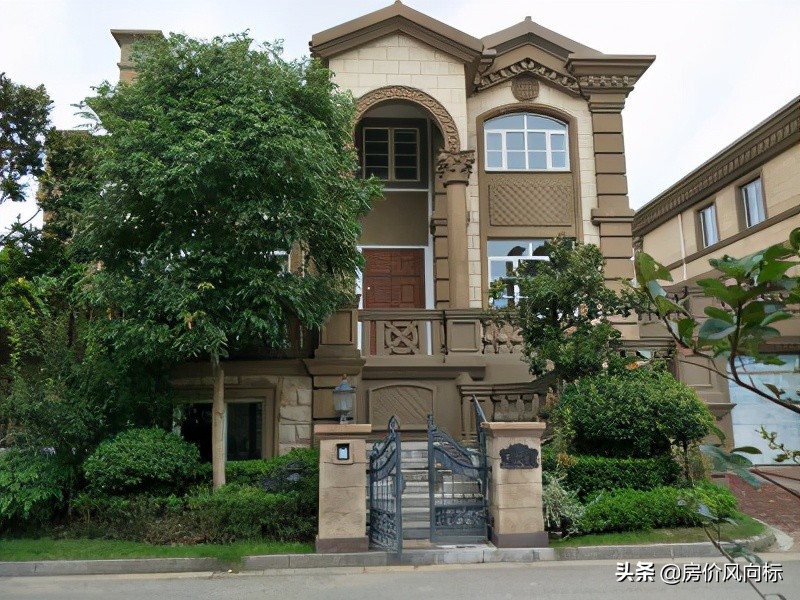 南京买二手房300到450万,南京二手房2023年的挂牌量