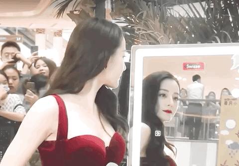 炸上热搜的她，说一句人间绝色不过分吧？