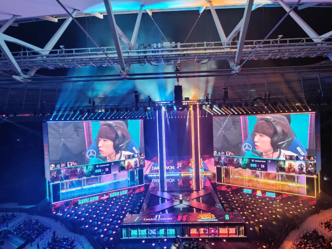 当浦东足球场一片沉默