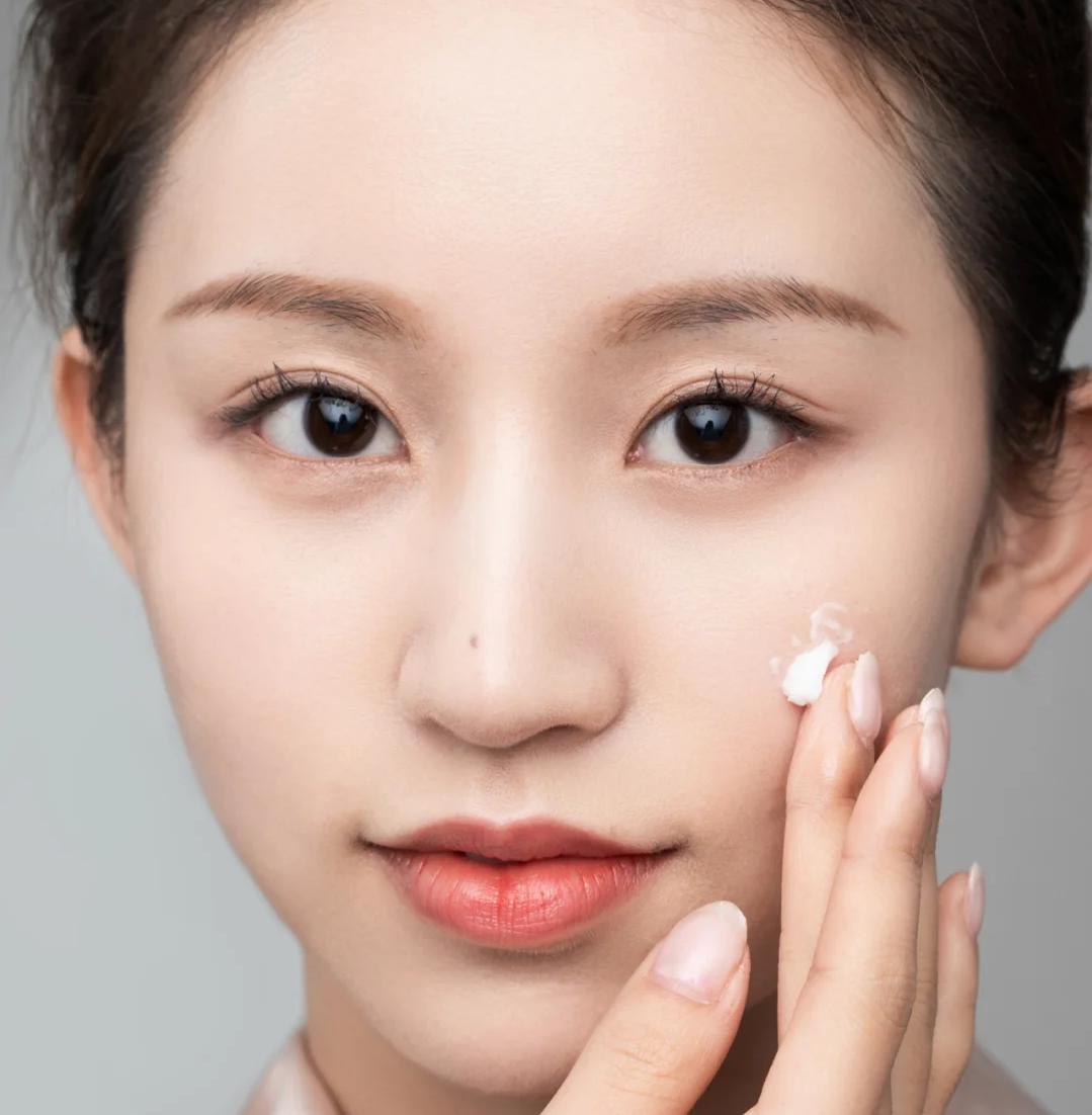 非常值得入手的几款护肤品,这一年最后悔入手的护肤品有哪些