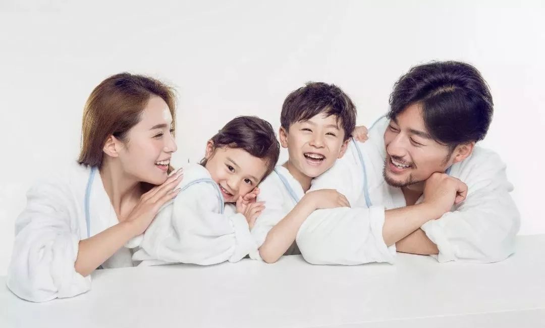 拍全家福应该用什么拍,影楼拍全家福怎么拍好看