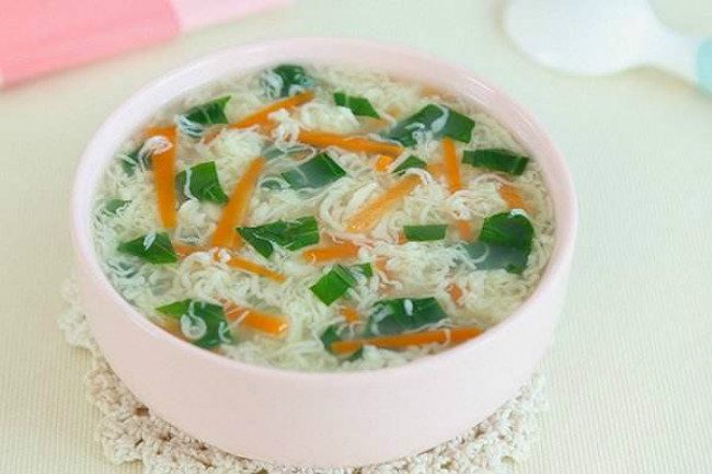 四个月纯奶粉宝宝可以添辅食了吗,宝宝四个月出牙了可以添加辅食吗