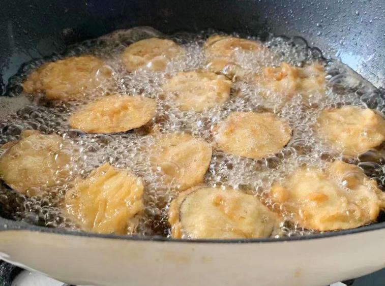 炸茄盒糊怎么调呀,炸茄盒的面糊怎么调酥脆的