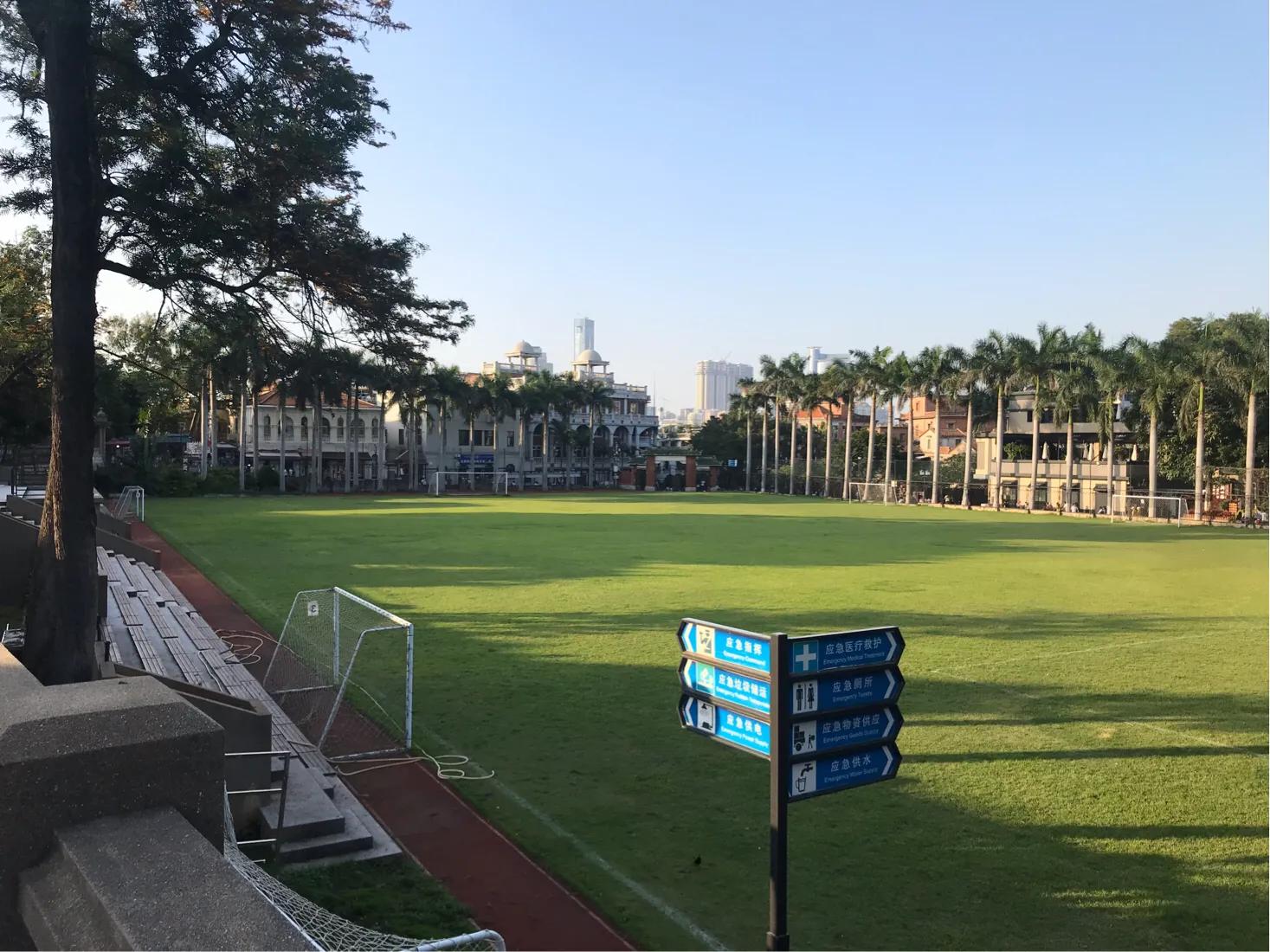 鼓浪屿上有个足球场,鼓浪屿有几个足球场大