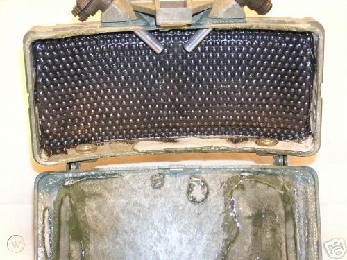 房间里玩地雷,屋子里摆刀剑