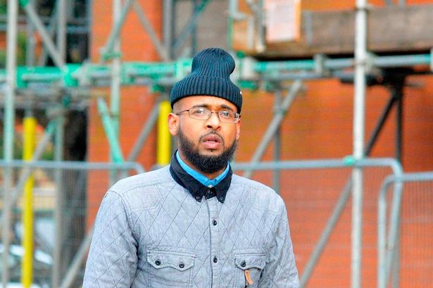 男子和女子深夜搭讪,男子深夜搭讪外籍女子