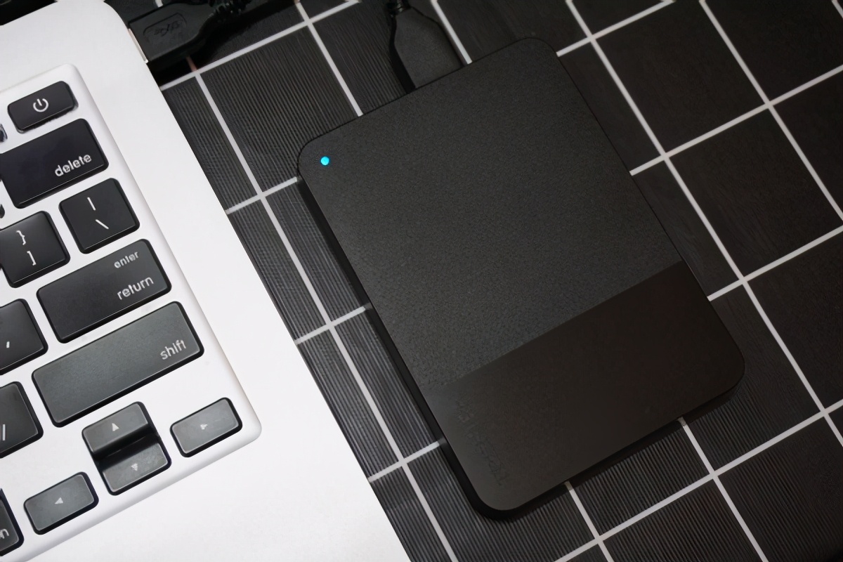 东芝canvio移动硬盘,东芝canviobasics系列移动硬盘盒