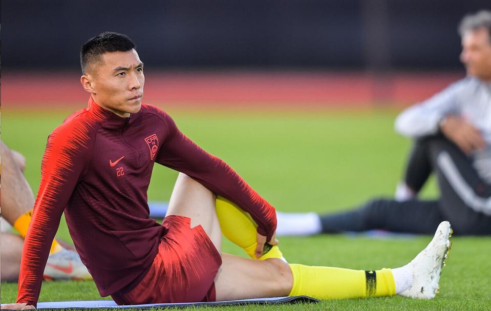 于大宝头球失败倒地,于大宝足球失误视频