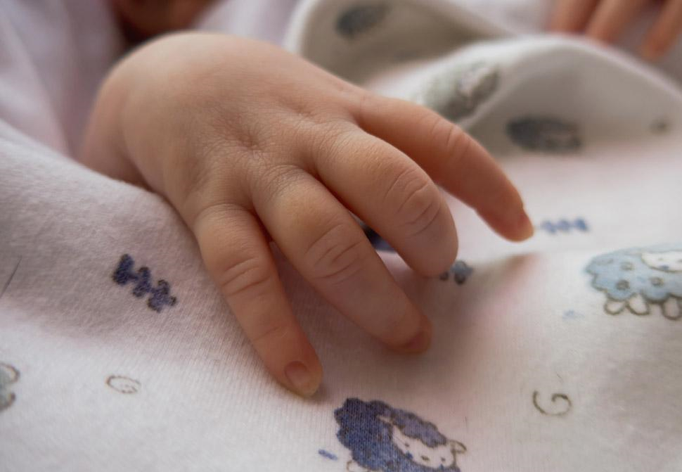 刚出生宝宝怎么护理常识,正确护理新生儿6-12月宝宝