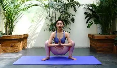 下蹲10分钟锻炼方法,下蹲五分钟健身