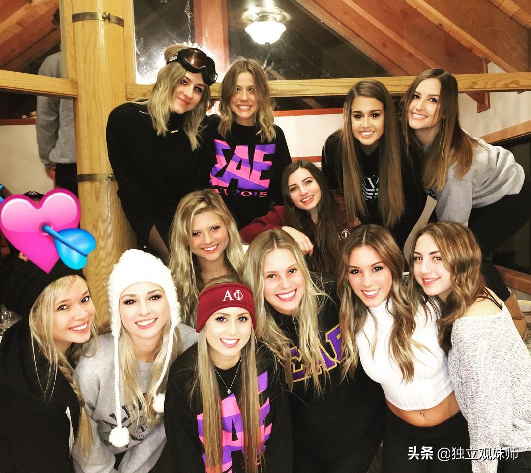 美国金发卷毛篮球网红,美国金发白人女网红