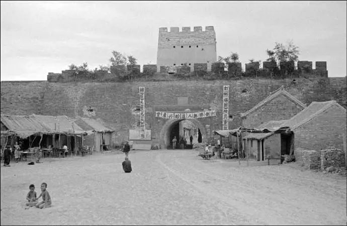 山河带砺：冲过来小日本那把*刀军**真好，一定要抢到手