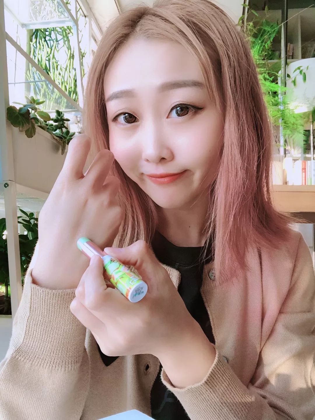 朋友圈精致生活却一地鸡毛,精致朋友圈背后的真实故事