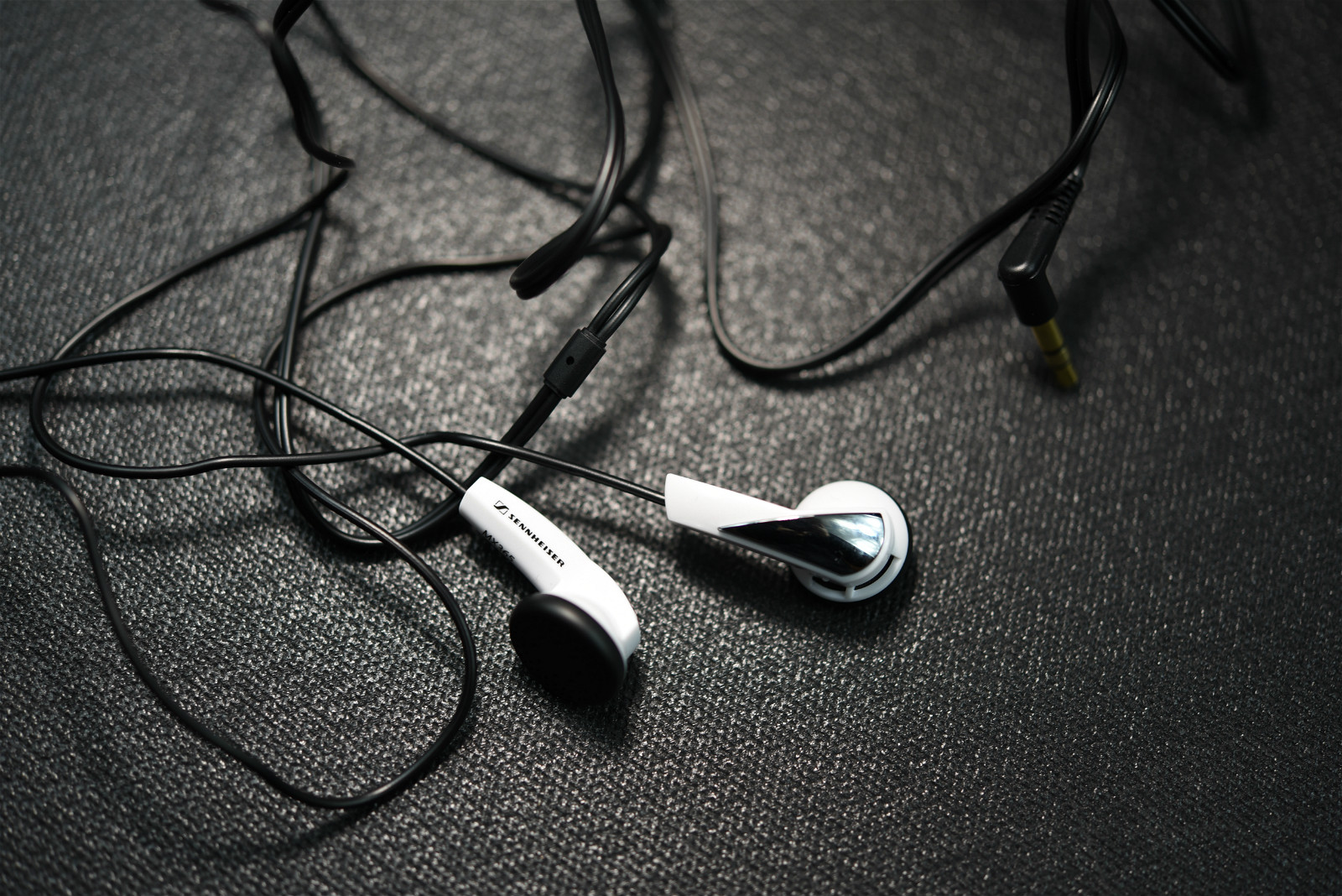 200元内音质最好的平头塞,200左右的头戴式耳机性价比推荐