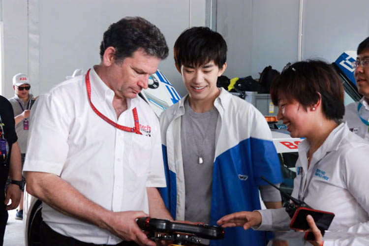 易烊千玺cosmo时尚盛典,易烊千玺fashion街舞