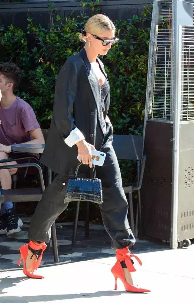 这4款包包背出去一定会被夸好看,这五款秋冬包包潮的让人心动