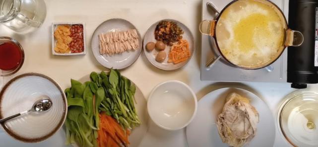 关晓彤螺蛳粉正宗做法,关晓彤蔬菜三明治用的什么生菜