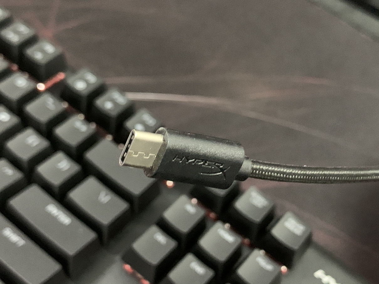 手感最好的红轴机械键盘,游戏键盘青轴和红轴有什么区别