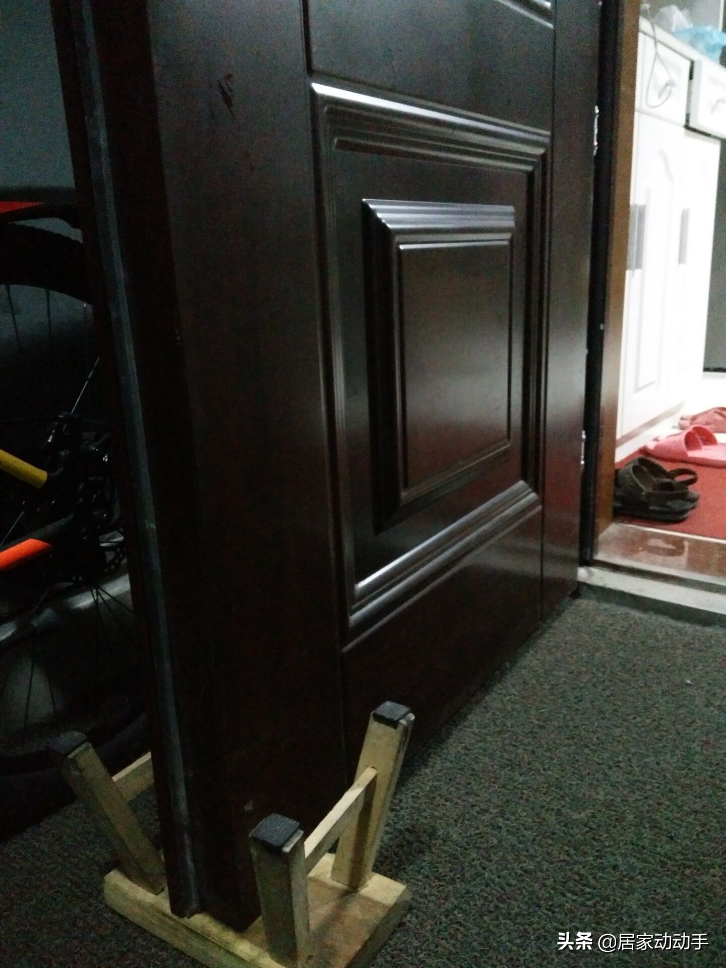 钥匙很用力才能打开门怎么处理,门钥匙开门费劲有什么办法