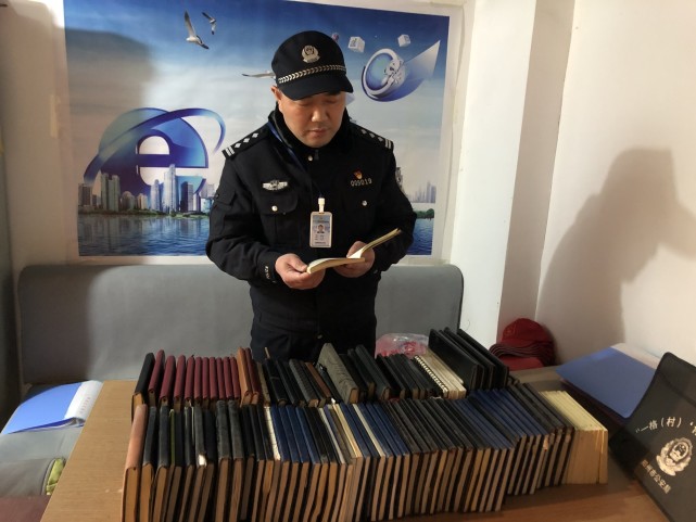 17年，记满了整整96本！郑州一“片儿警”的日记里写了啥？