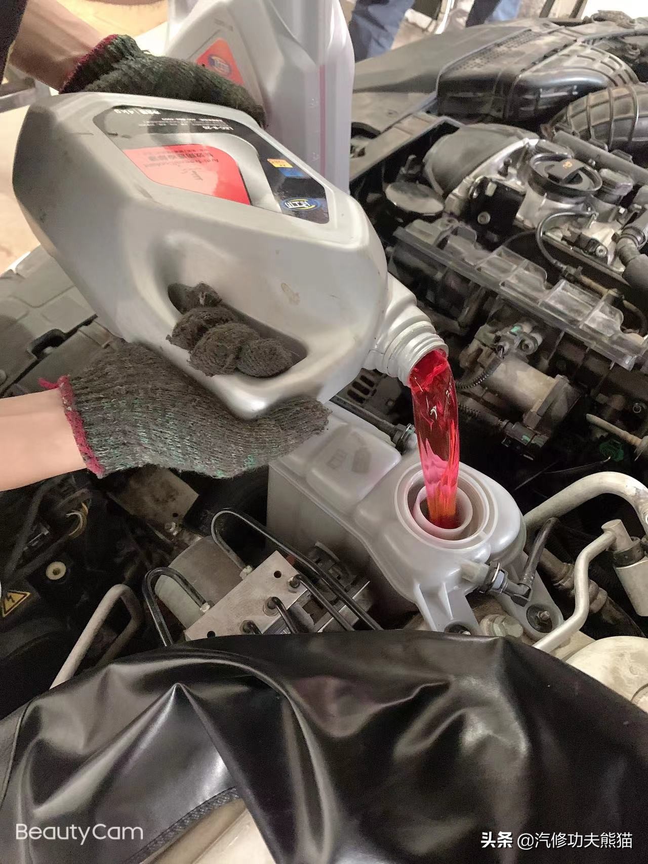 2013款奥迪a4l烧机油怎么解决,奥迪a4l突然全车无电是什么原因